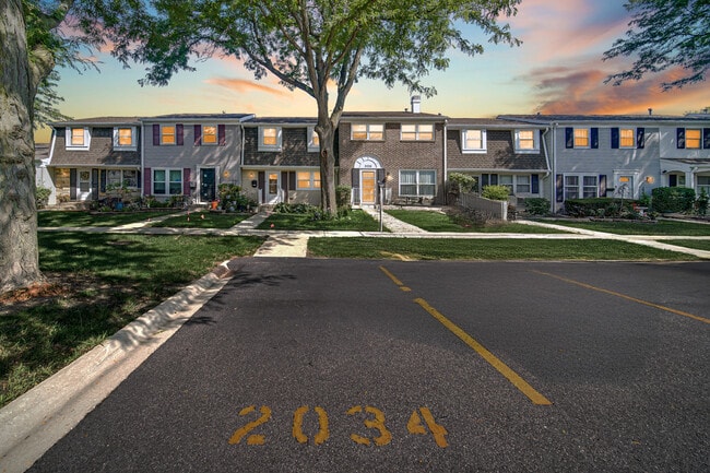 Building Photo - 2034 Oxford Ct