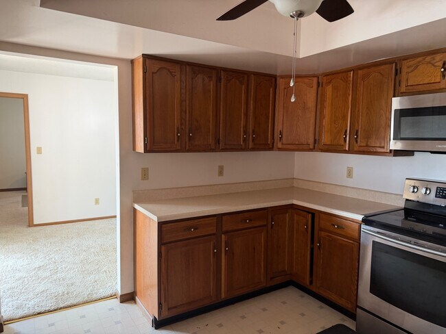 Building Photo - 54 Longview Dr