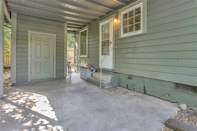 Building Photo - 3911 Avenue F