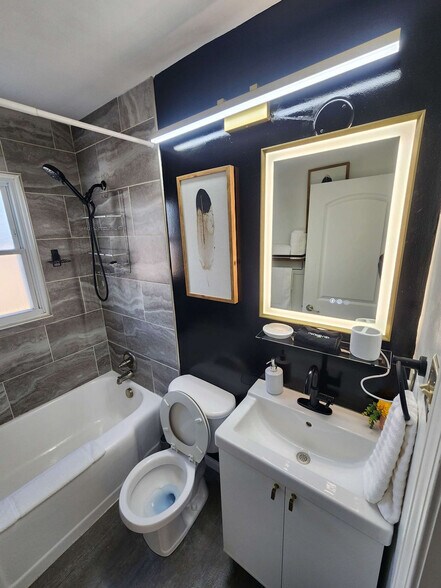 Building Photo - 272 Hoefgen St