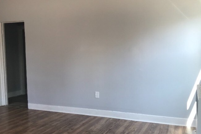 Building Photo - 1155 E 15th St