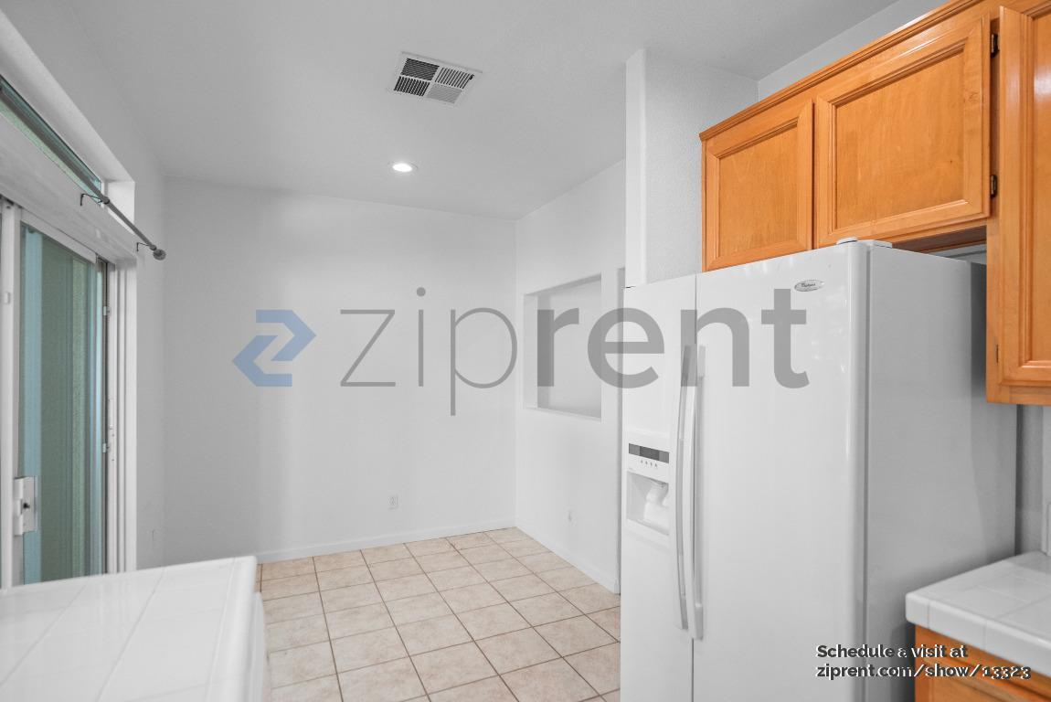 Building Photo - 343 Oleander Dr