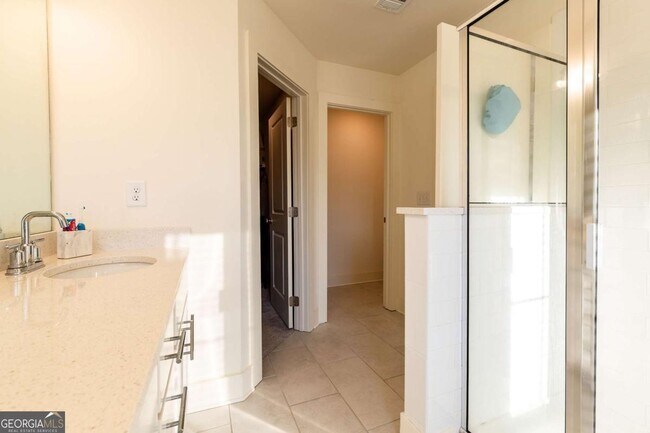 Building Photo - 46 Cannondale Dr