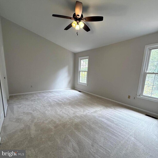 Building Photo - 8442 Springfield Oaks Dr
