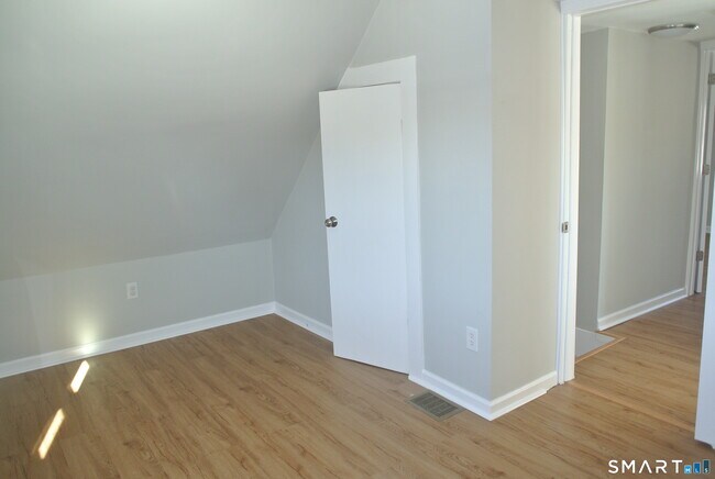 Building Photo - 492 W River St