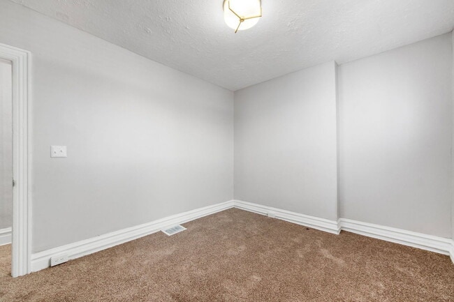 Building Photo - 415 E Mithoff St