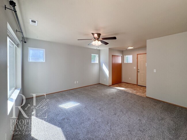 Building Photo - 2290 SW Siskin Cir