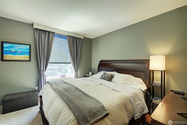 Building Photo - 2Bd/2Ba Bellevue Condo