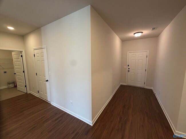 Building Photo - 238 Schoolhouse Dr