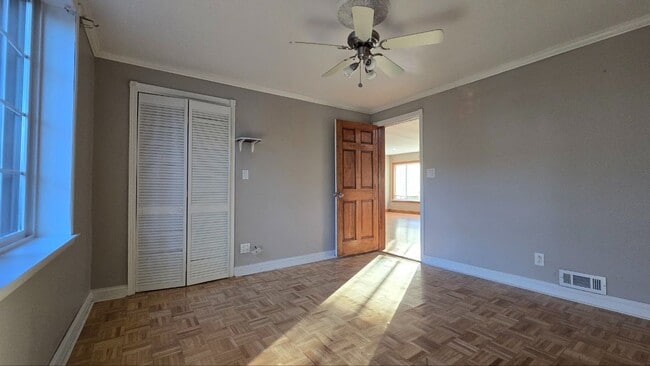 Building Photo - Large 5-Bedroom Home with Backyard Pool, Garage & Fenced Yard