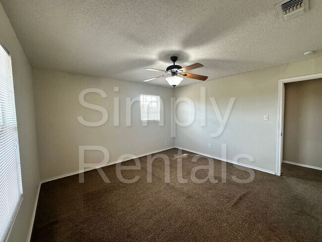 Building Photo - 479 Mills Way