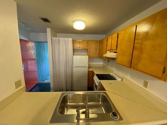 Building Photo - 150 Ligon St