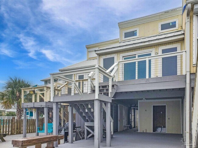 Building Photo - 7200 Sharp Reef