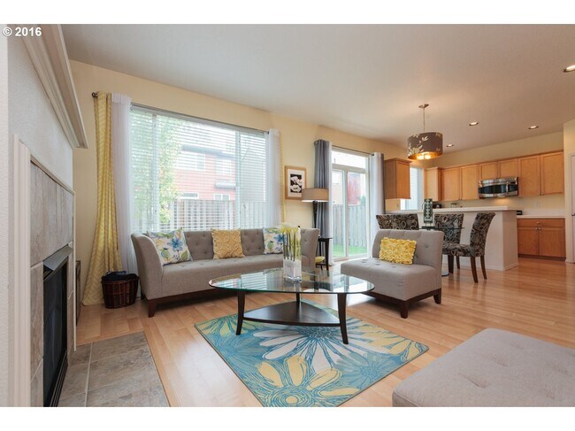 Living/Dining - 1120 SE Tamora Ave