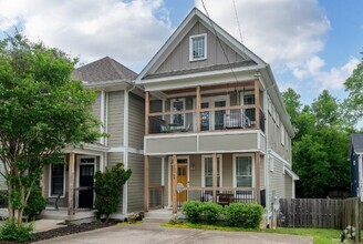 Building Photo - Amazing East Nashville Townhome