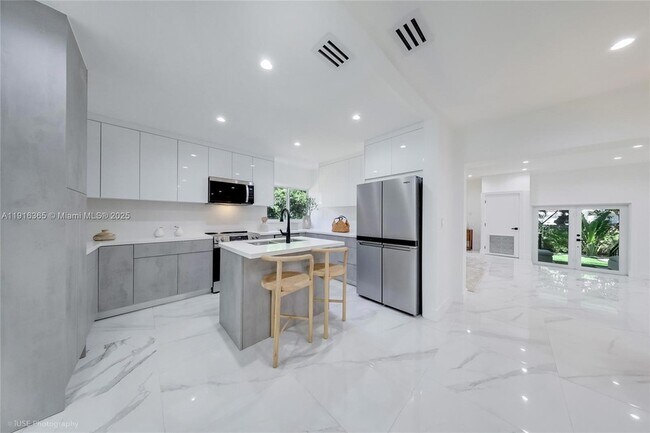 Building Photo - 871 NE 81st St