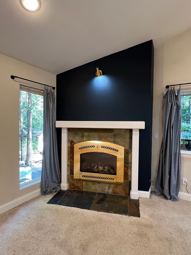 Building Photo - 2,280 Square Foot modern Three bedroom two bath multi  level home, large yard, decks, cathedral c...