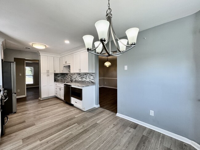 Building Photo - A Ranch Home In Great Neck!  Ready NOW!  P...
