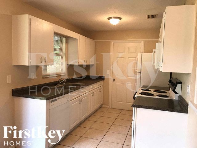 Building Photo - 1083 Riggs St