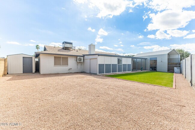 Building Photo - 1340 E Garnet Cir