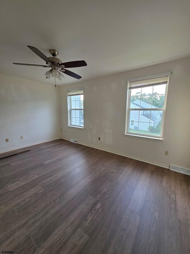Building Photo - 22 Oyster Bay