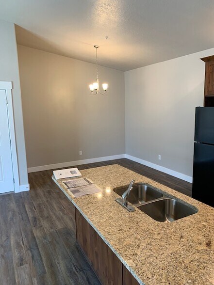 Building Photo - 1128 S 820 E