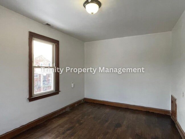 Building Photo - 649 Birch St