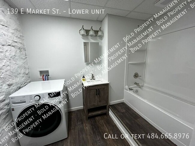 Building Photo - 139 E Market St