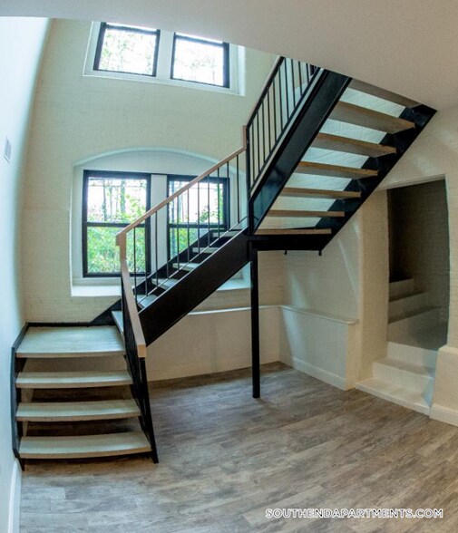 Building Photo - 11 Newcomb St