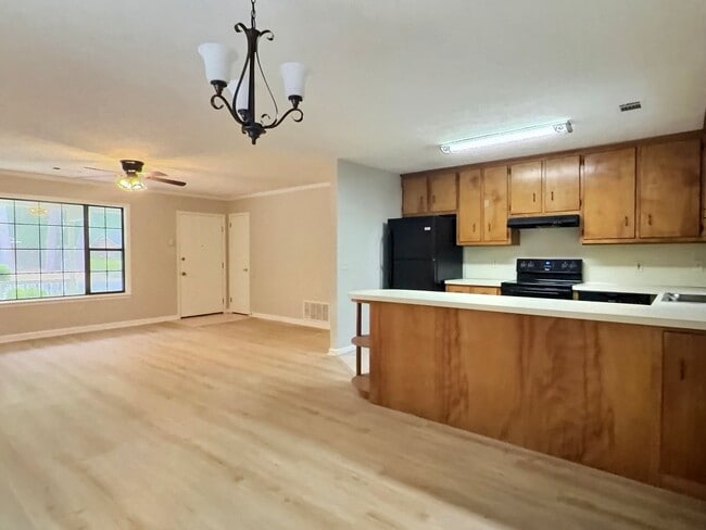 Building Photo - Updated 3 bedroom, 2 full bath in Prattville!