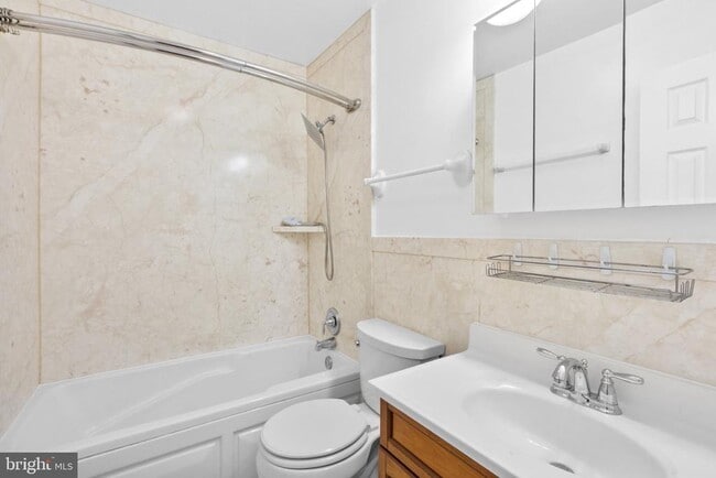 Building Photo - 6284 Rose Hill Dr