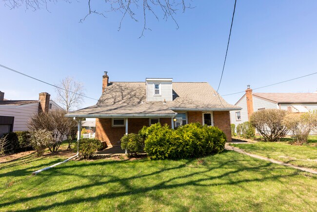 Building Photo - 1316 E Highland St