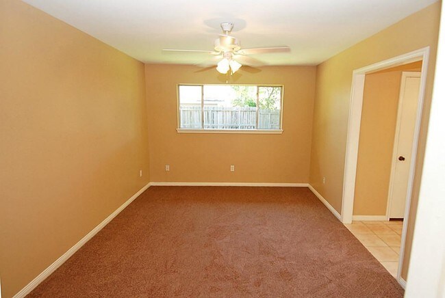 Building Photo - 16338 Autumn Wind Dr