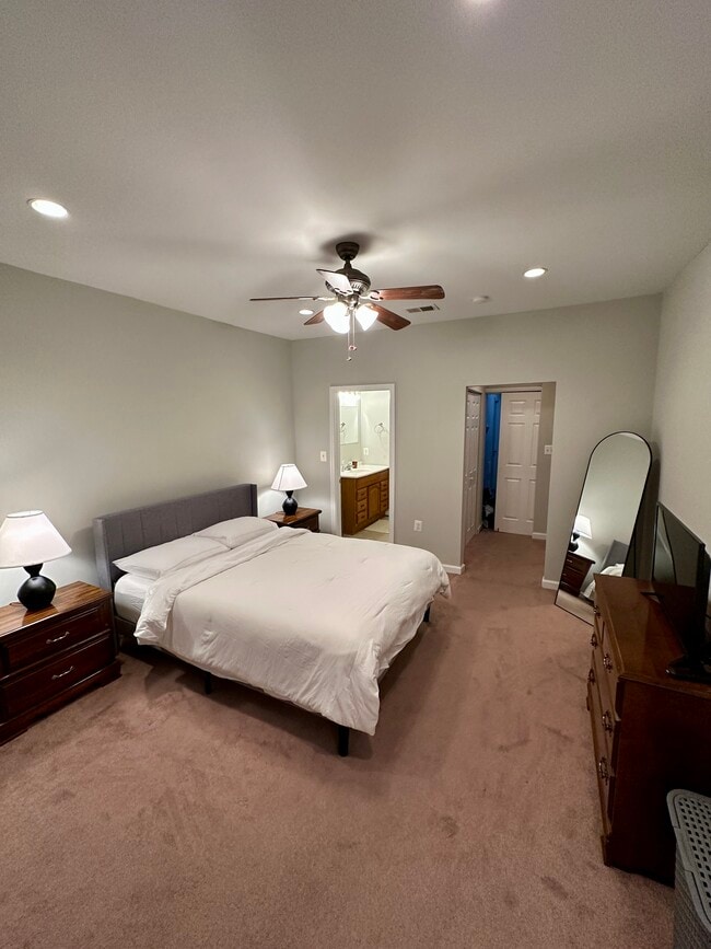 Building Photo - 37 S Ellwood Ave