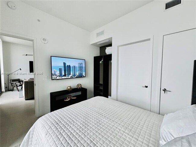 Building Photo - 159 NE 6th St