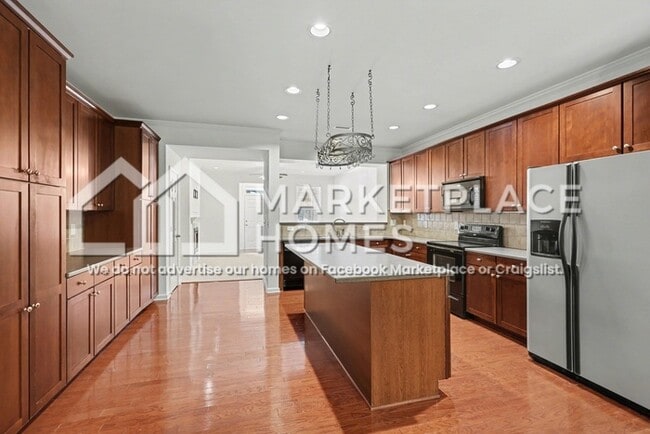 Building Photo - 3013 Freeport Dr