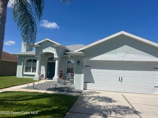 Building Photo - 1586 Sun Gazer Dr