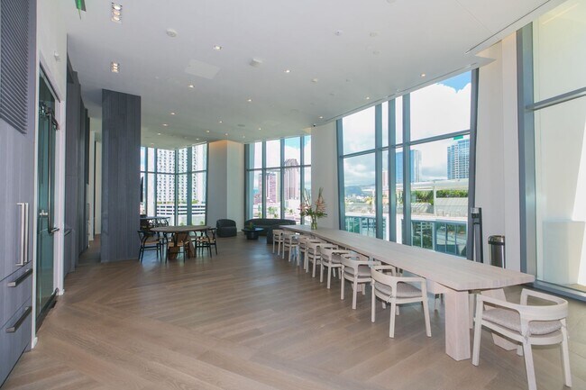 Building Photo - KOULA 2b2b1pkg Ready to Move In!