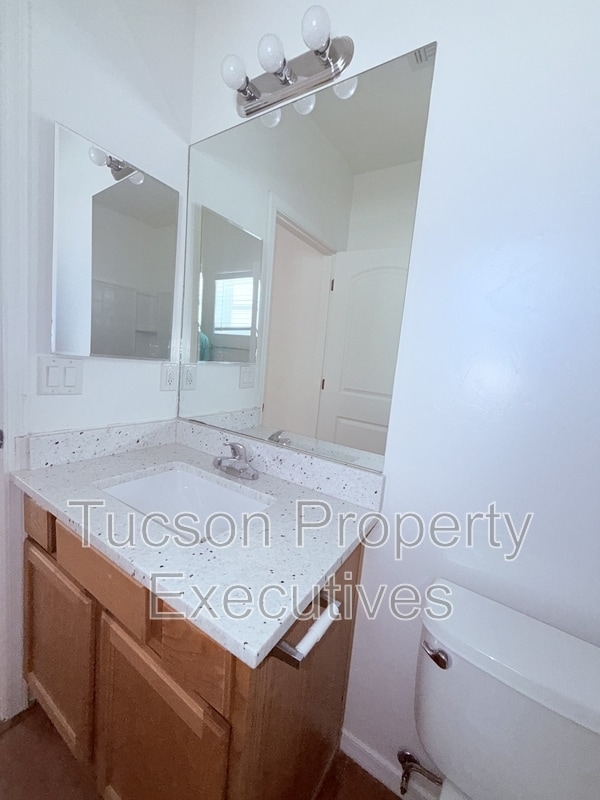 Building Photo - 324 W 23rd St