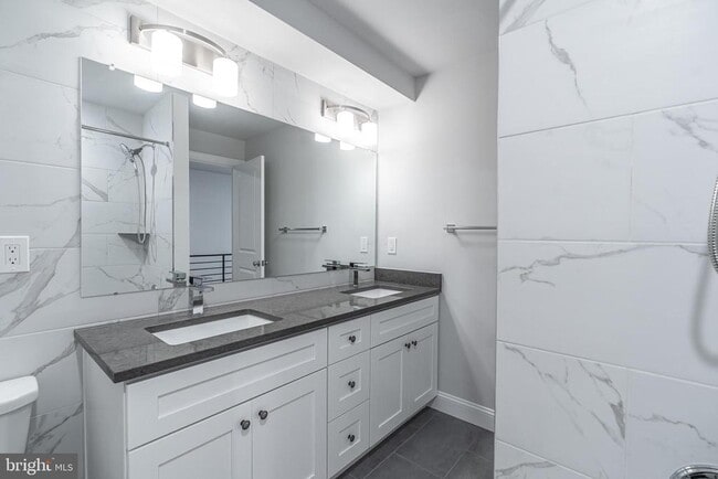 Building Photo - 2202 Christian St