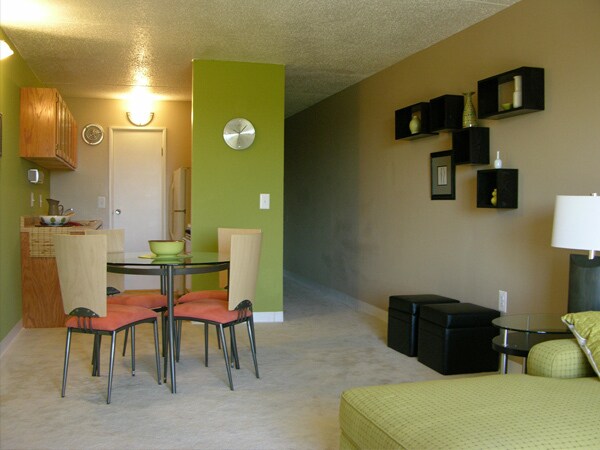 Building Photo - 616 Pallister