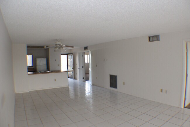 Building Photo - 2/2 Condo with Marina and River Views-Includes cable and water