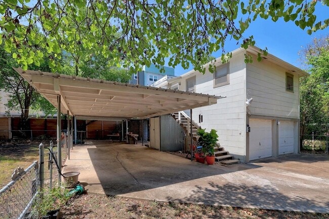 Building Photo - 1205 Palo Duro Rd