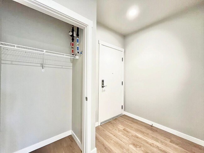 Building Photo - Great Condo For Rent