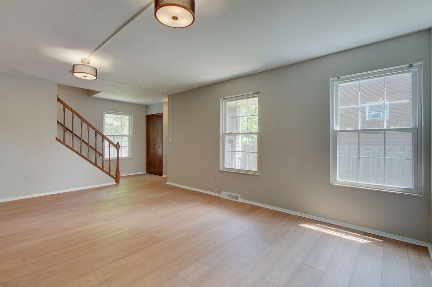 Building Photo - 1655 Southbend Dr