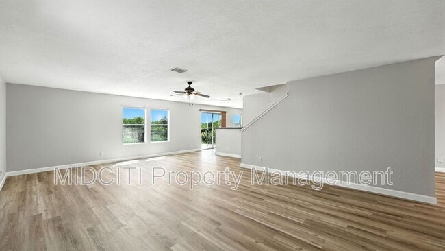 Building Photo - 209 Hinge Loop