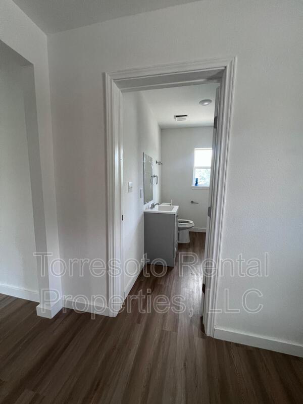 Building Photo - 224 W Pyron Ave