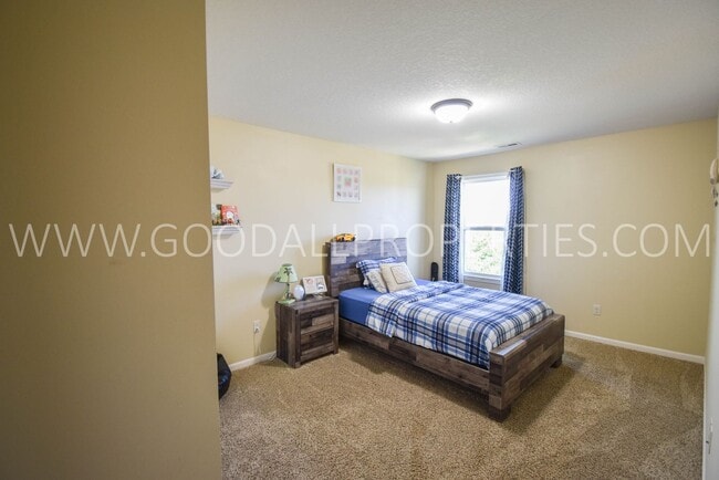 Building Photo - 5 Bedroom Home with Fenced Yard, and 3 Car Garage in Waukee