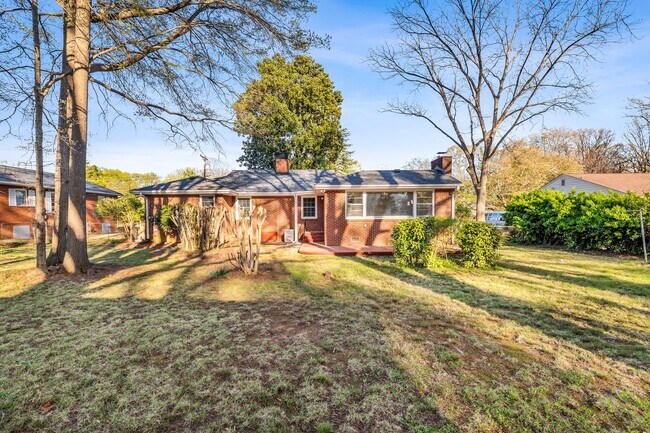 Building Photo - NW - Large Brick Ranch, Updated, Hardwoods, LR, DR, Den, Two Decorative Fire Places, Fenced, Stor...