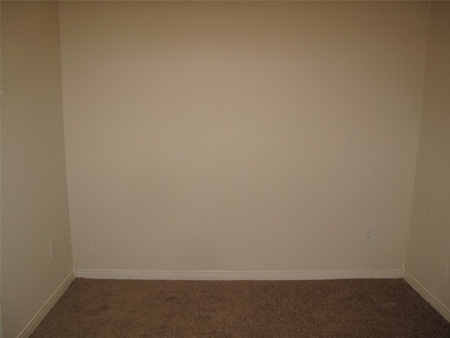 Building Photo - 6906 Sandy Knolls Dr